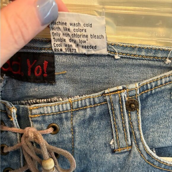 Mudd Yo! Y2K Lace Front Capris size 3 - Picture 3 of 7